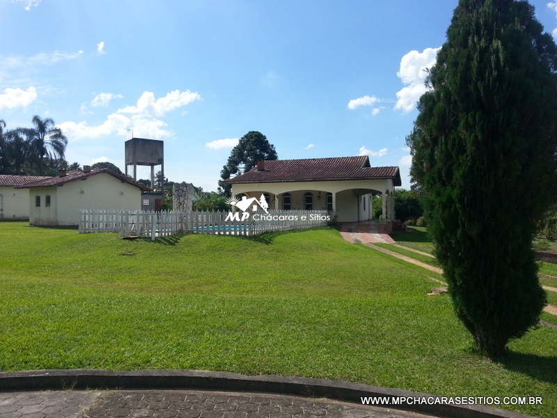 Chácara espetacular 2 km do centro de Biritiba Mirim