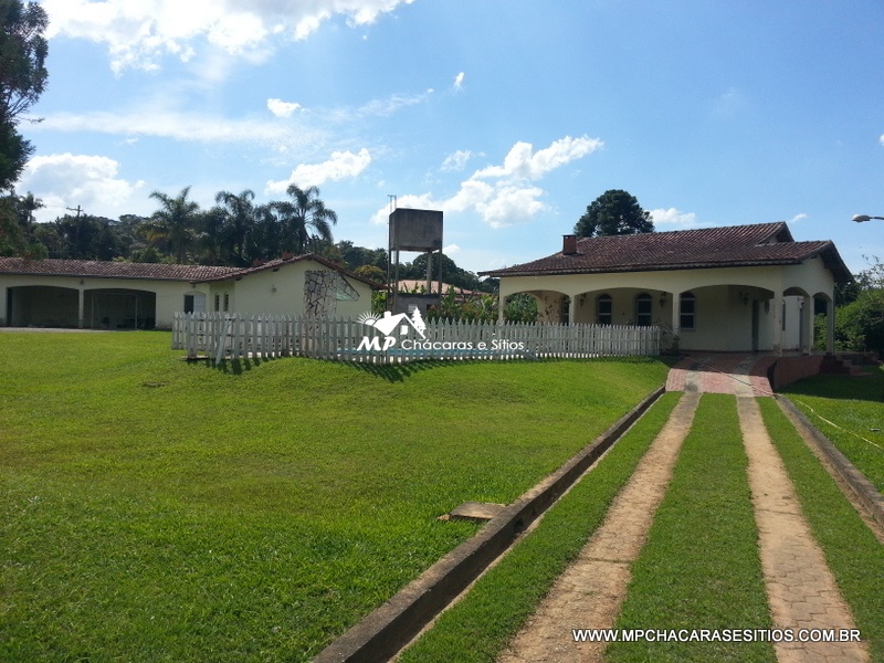 Chácara espetacular 2 km do centro de Biritiba Mirim