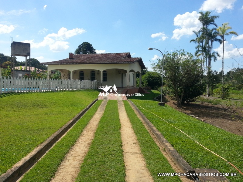 Chácara espetacular 2 km do centro de Biritiba Mirim