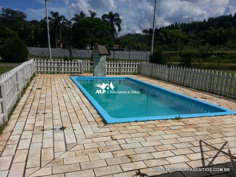 Chácara espetacular 2 km do centro de Biritiba Mirim