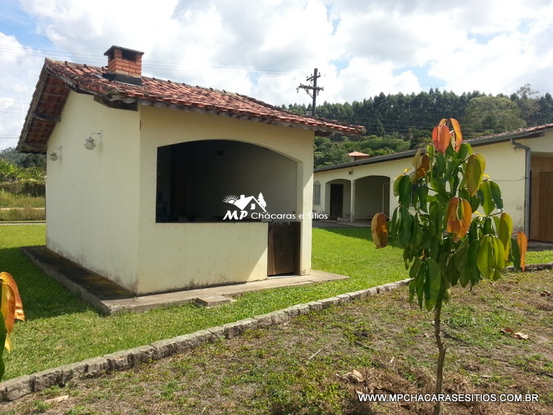 Chácara espetacular 2 km do centro de Biritiba Mirim