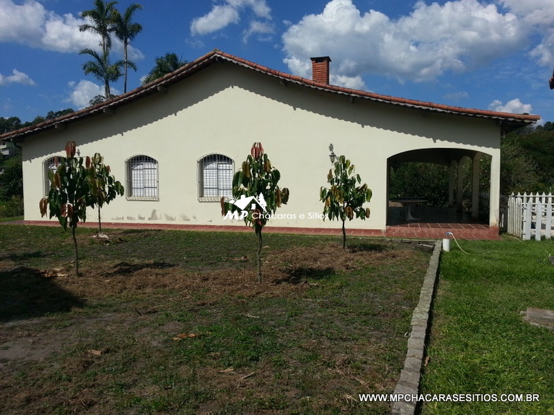 Chácara espetacular 2 km do centro de Biritiba Mirim