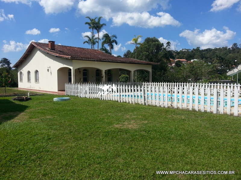 Chácara espetacular 2 km do centro de Biritiba Mirim