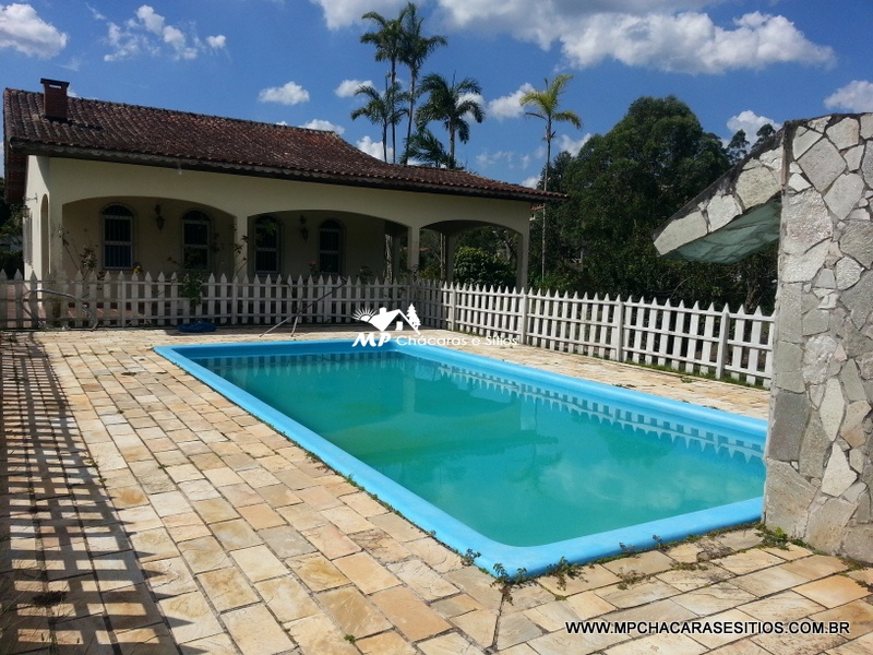 Chácara espetacular 2 km do centro de Biritiba Mirim