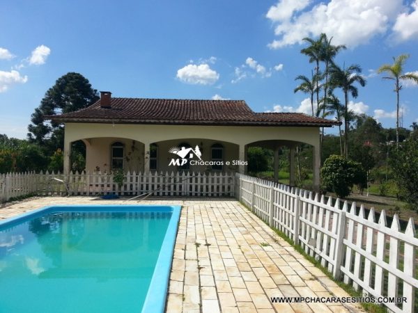 Chácara espetacular 2 km do centro de Biritiba Mirim