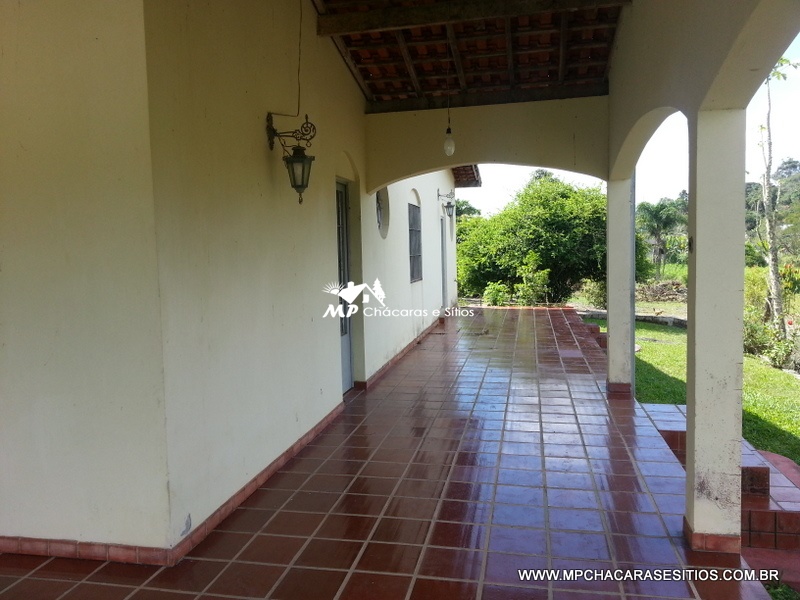 Chácara espetacular 2 km do centro de Biritiba Mirim