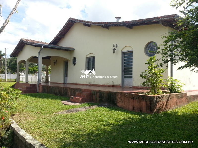 Chácara espetacular 2 km do centro de Biritiba Mirim