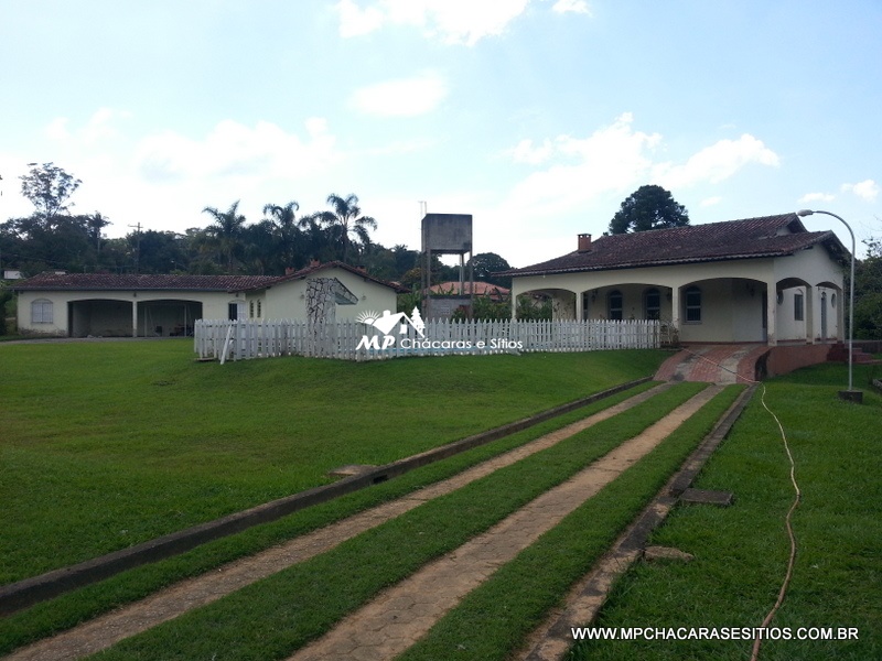 Chácara espetacular 2 km do centro de Biritiba Mirim