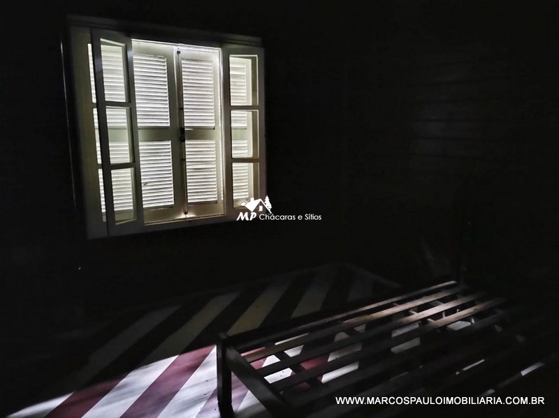 CHÁCARA ESPETACULAR EM CONDOMÍNIO FECHADO… CONFIRA!!!