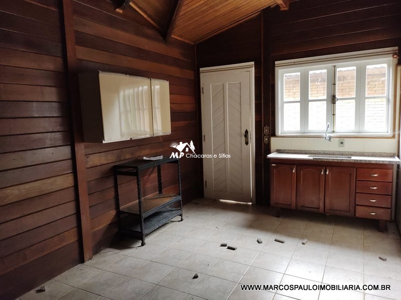 CHÁCARA ESPETACULAR EM CONDOMÍNIO FECHADO… CONFIRA!!!