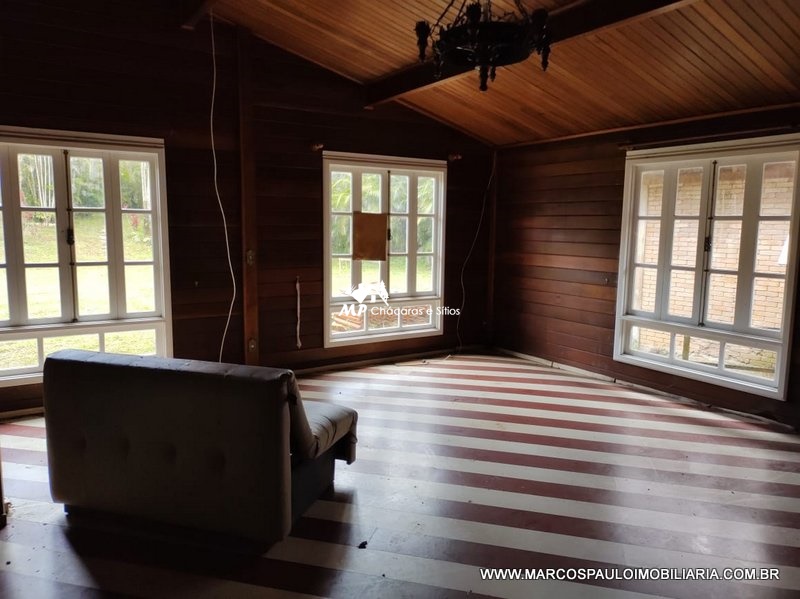 CHÁCARA ESPETACULAR EM CONDOMÍNIO FECHADO… CONFIRA!!!