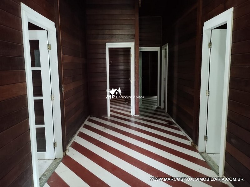 CHÁCARA ESPETACULAR EM CONDOMÍNIO FECHADO… CONFIRA!!!