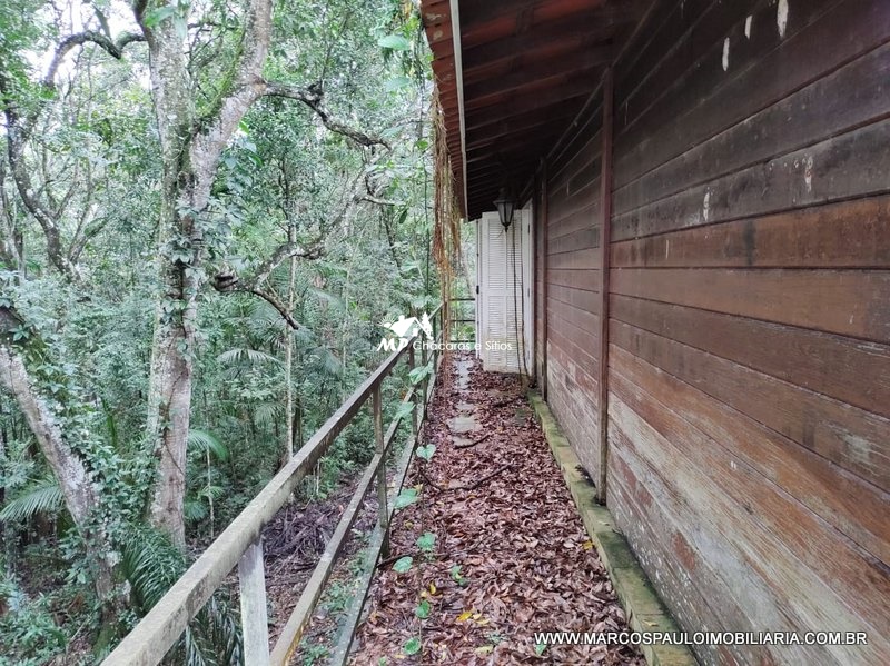 CHÁCARA ESPETACULAR EM CONDOMÍNIO FECHADO… CONFIRA!!!
