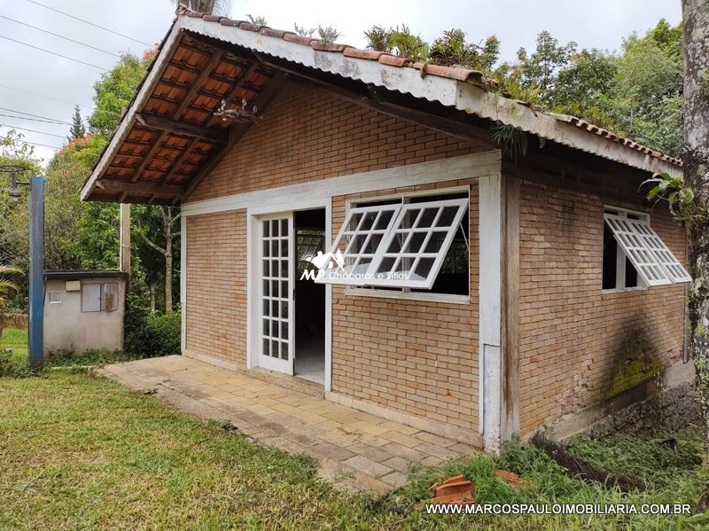 CHÁCARA ESPETACULAR EM CONDOMÍNIO FECHADO… CONFIRA!!!