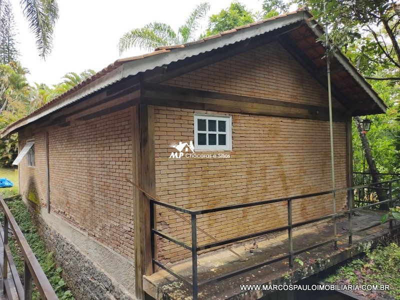 CHÁCARA ESPETACULAR EM CONDOMÍNIO FECHADO… CONFIRA!!!