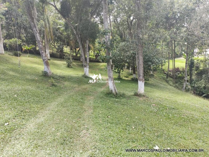 LINDA CHÁCARA EM BIRITIBA MIRIM !