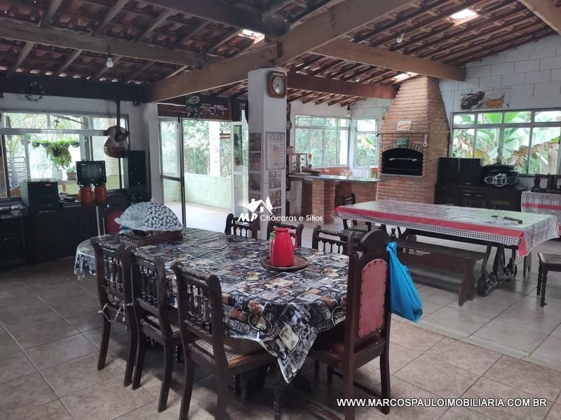 LINDA CHÁCARA EM BIRITIBA MIRIM !