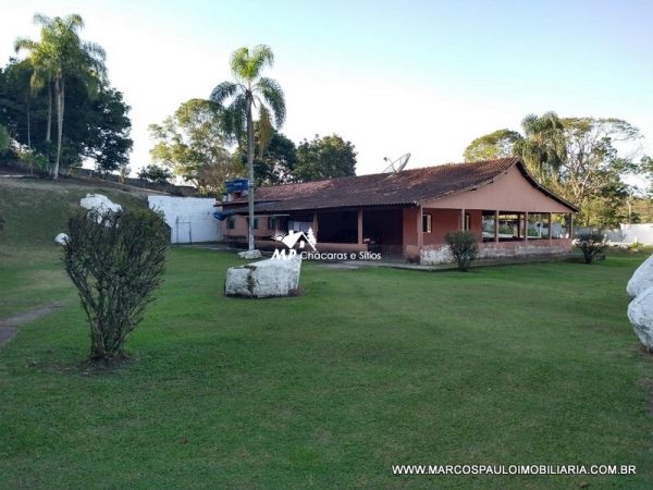 CHÁCARA ESPETACULAR COM LAGO E LASER COMPLETO – CONFIRA ESSA OPORTUNIDADE