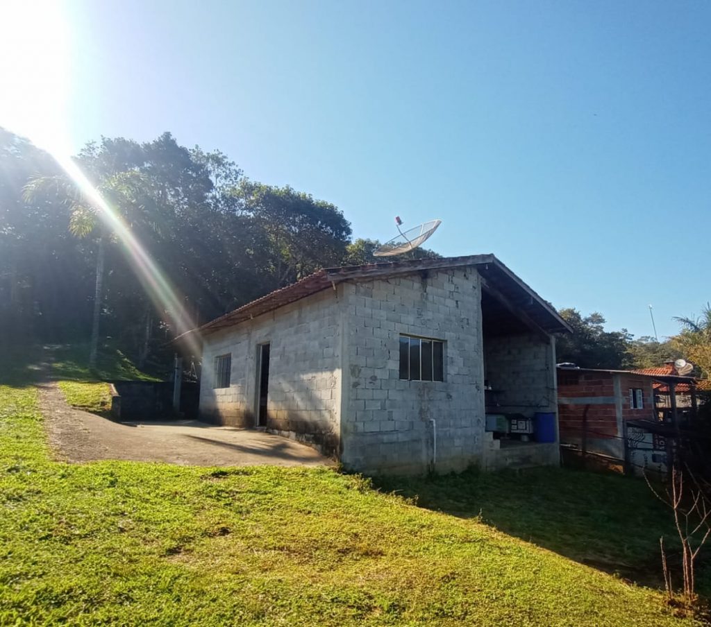 Chácara em biritiba mirim-SP com Nascente