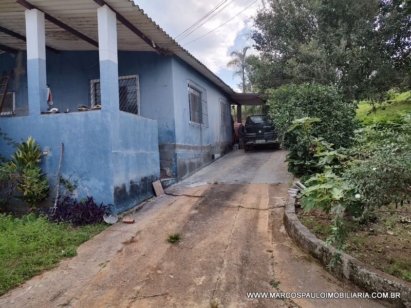 CHÁCARA COM PISCINA E CHURRASQUEIRA