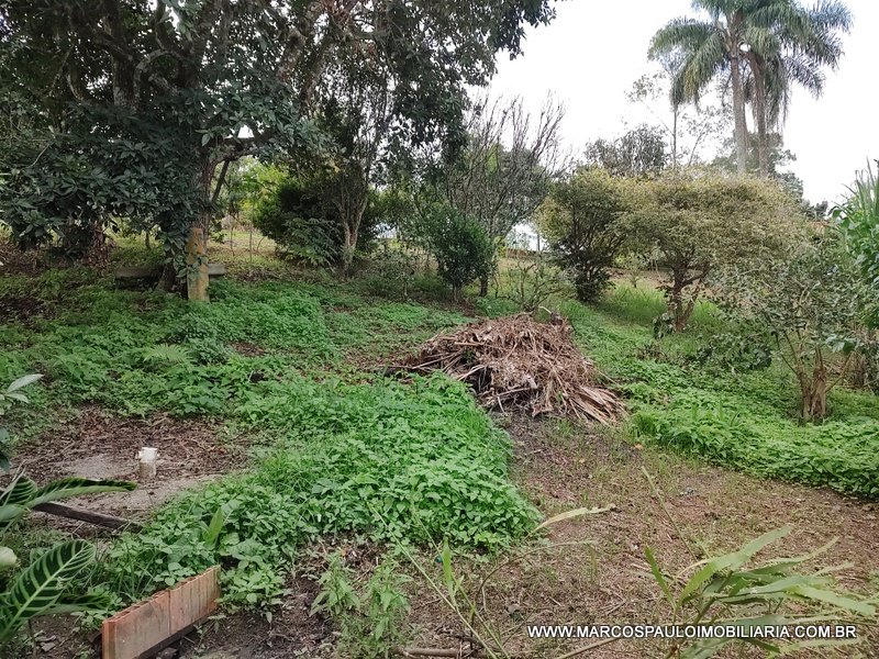 CHÁCARA COM PISCINA E CHURRASQUEIRA