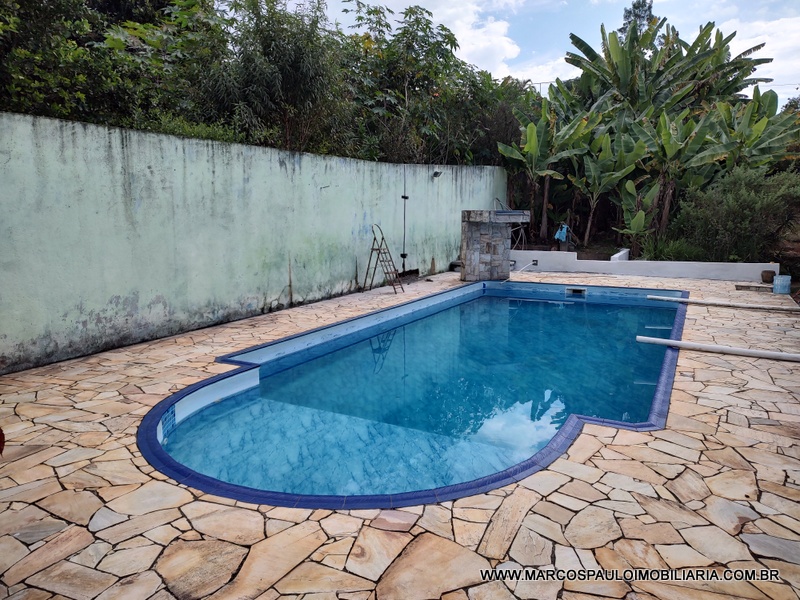 CHÁCARA COM PISCINA E CHURRASQUEIRA