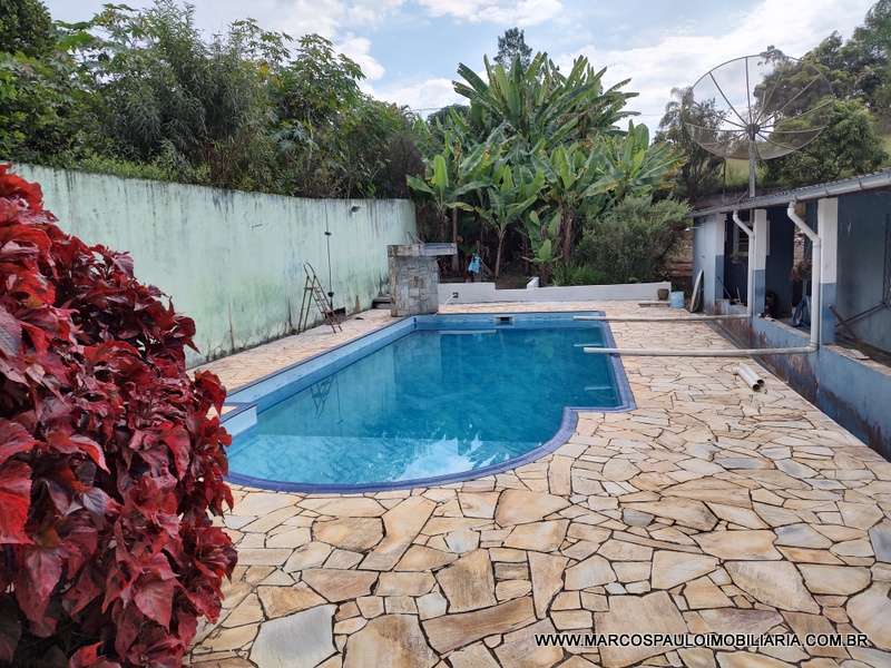 CHÁCARA COM PISCINA E CHURRASQUEIRA