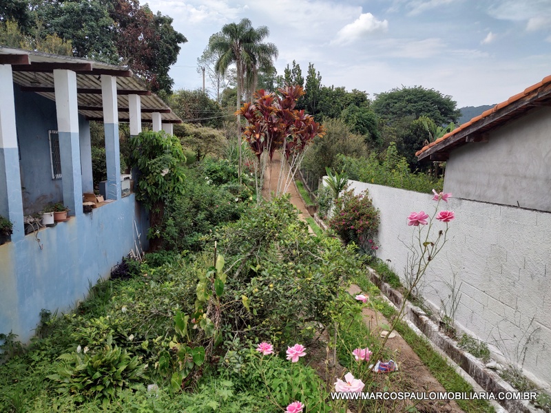 CHÁCARA COM PISCINA E CHURRASQUEIRA