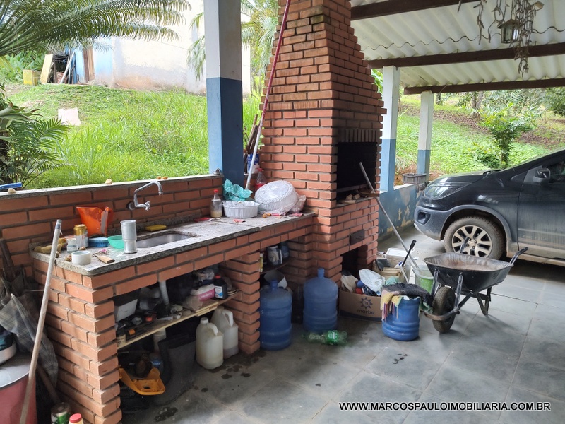 CHÁCARA COM PISCINA E CHURRASQUEIRA