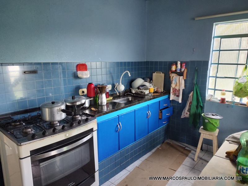 CHÁCARA COM PISCINA E CHURRASQUEIRA