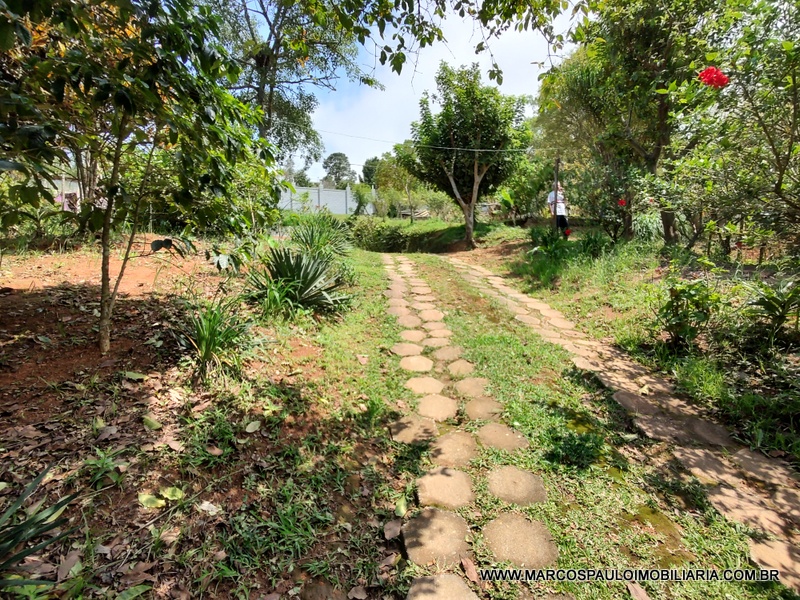 CHÁCARA COM 2 CASA NO TERRENO – CONFIRA