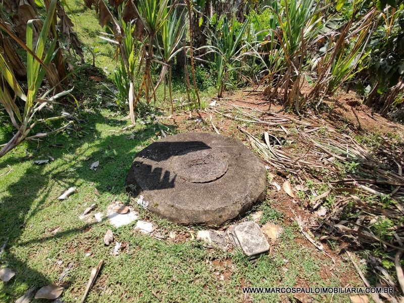 CHÁCARA COM 2 CASA NO TERRENO – CONFIRA