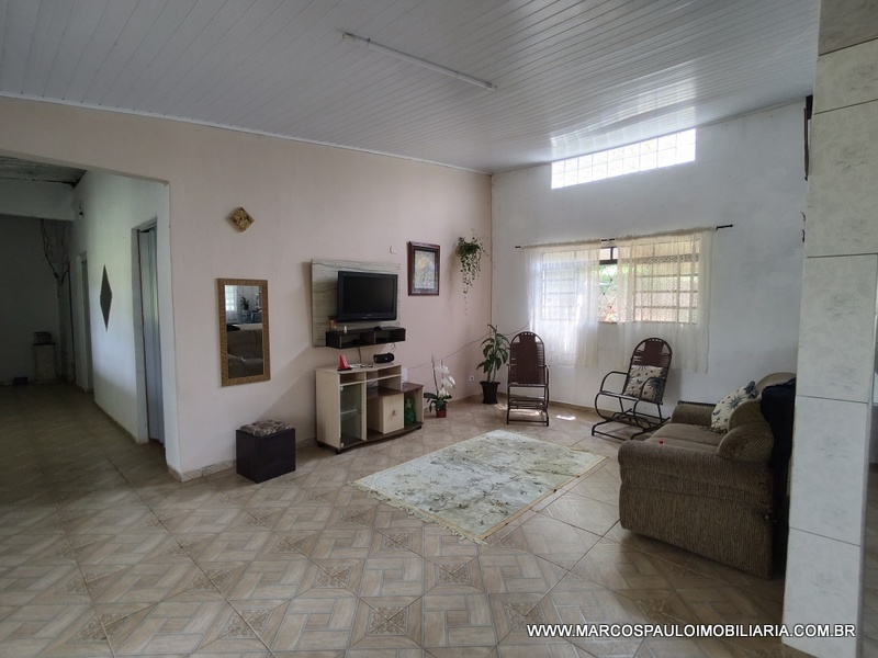 CHÁCARA COM 2 CASA NO TERRENO – CONFIRA