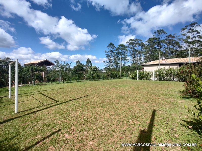 Chácara de 20.000 M² com localização privilegiada e vista de cinema, completa com tudo do melhor em acabamento para o conforto que você e sua família merece, próximo ao asfalto e 15 minutos do centro da cidade de Mogi das cruzes