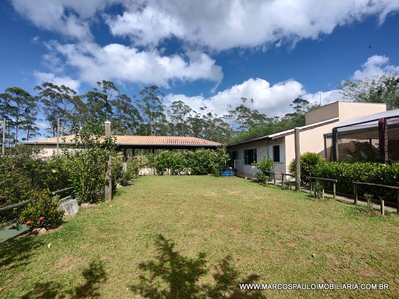 Chácara de 20.000 M² com localização privilegiada e vista de cinema, completa com tudo do melhor em acabamento para o conforto que você e sua família merece, próximo ao asfalto e 15 minutos do centro da cidade de Mogi das cruzes