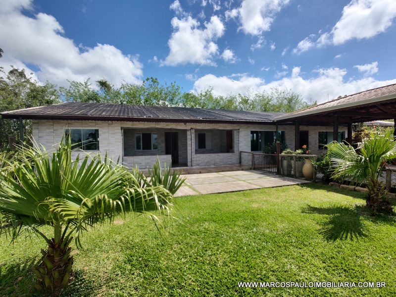 Chácara de 20.000 M² com localização privilegiada e vista de cinema, completa com tudo do melhor em acabamento para o conforto que você e sua família merece, próximo ao asfalto e 15 minutos do centro da cidade de Mogi das cruzes