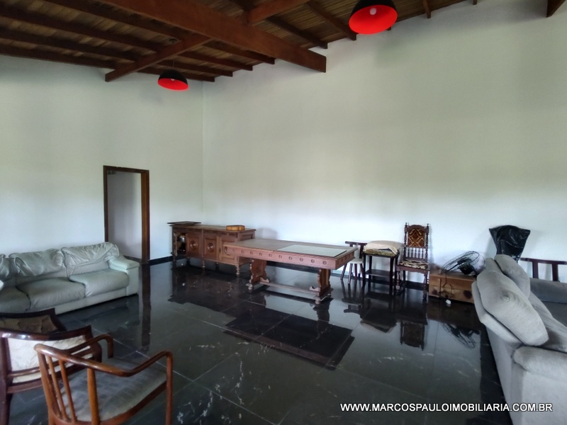 Chácara de 20.000 M² com localização privilegiada e vista de cinema, completa com tudo do melhor em acabamento para o conforto que você e sua família merece, próximo ao asfalto e 15 minutos do centro da cidade de Mogi das cruzes