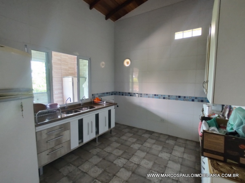 Chácara de 20.000 M² com localização privilegiada e vista de cinema, completa com tudo do melhor em acabamento para o conforto que você e sua família merece, próximo ao asfalto e 15 minutos do centro da cidade de Mogi das cruzes