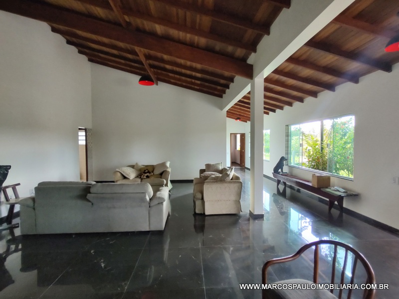 Chácara de 20.000 M² com localização privilegiada e vista de cinema, completa com tudo do melhor em acabamento para o conforto que você e sua família merece, próximo ao asfalto e 15 minutos do centro da cidade de Mogi das cruzes