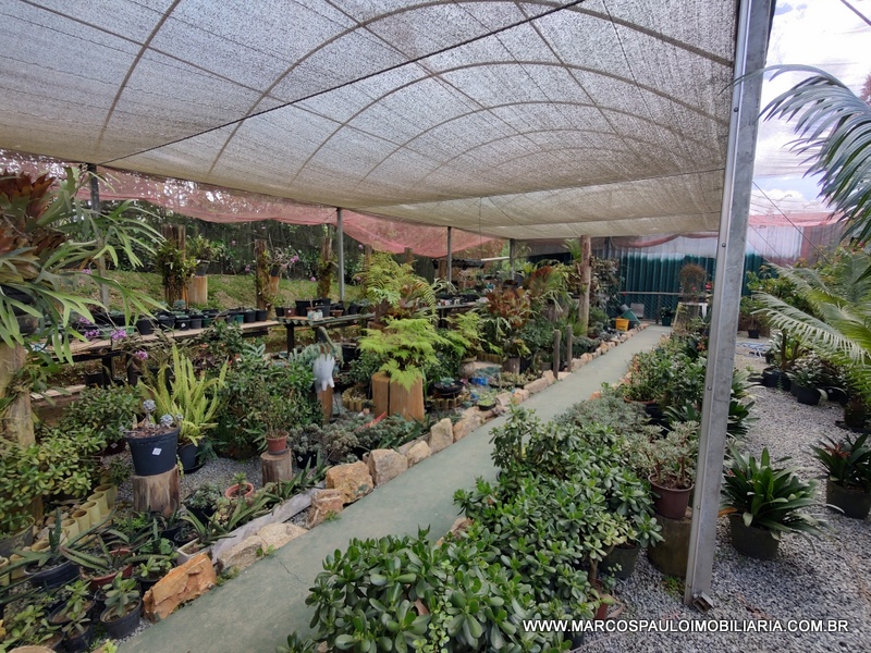 Chácara de 20.000 M² com localização privilegiada e vista de cinema, completa com tudo do melhor em acabamento para o conforto que você e sua família merece, próximo ao asfalto e 15 minutos do centro da cidade de Mogi das cruzes