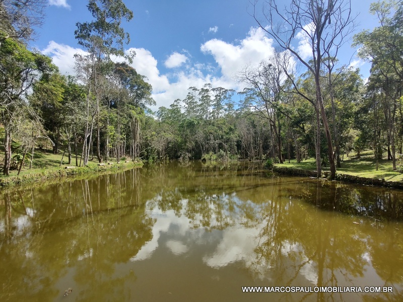 Chácara de 20.000 M² com localização privilegiada e vista de cinema, completa com tudo do melhor em acabamento para o conforto que você e sua família merece, próximo ao asfalto e 15 minutos do centro da cidade de Mogi das cruzes