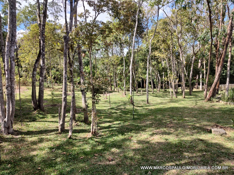 Chácara de 20.000 M² com localização privilegiada e vista de cinema, completa com tudo do melhor em acabamento para o conforto que você e sua família merece, próximo ao asfalto e 15 minutos do centro da cidade de Mogi das cruzes