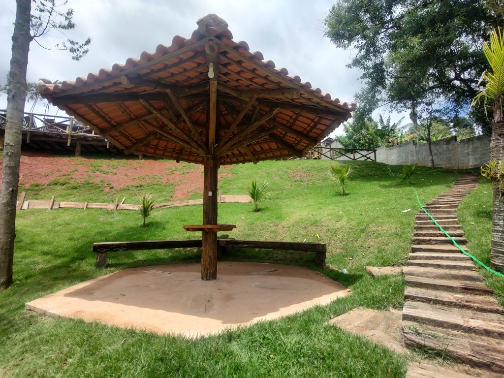 Chácara com cheirinho de novo em Biritiba Mirim terreno escriturado e porteira fechada!