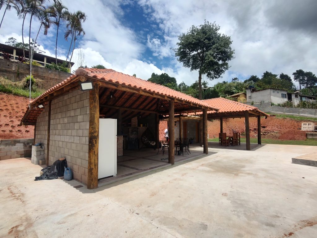 Chácara com cheirinho de novo em Biritiba Mirim terreno escriturado e porteira fechada!