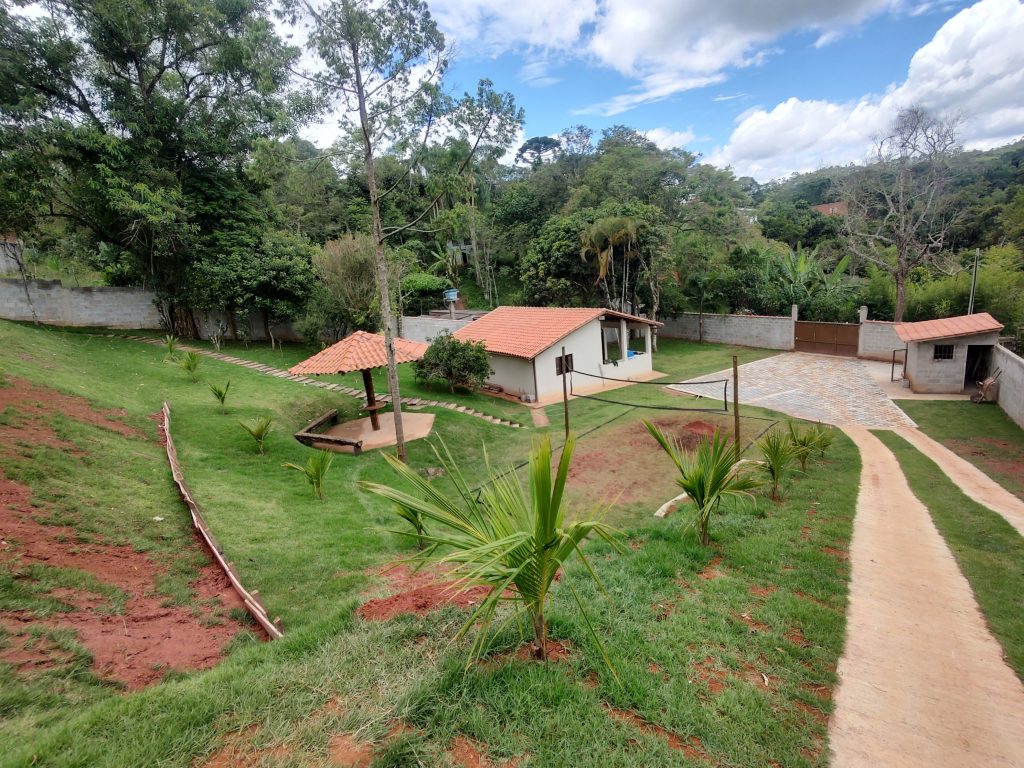 Chácara com cheirinho de novo em Biritiba Mirim terreno escriturado e porteira fechada!