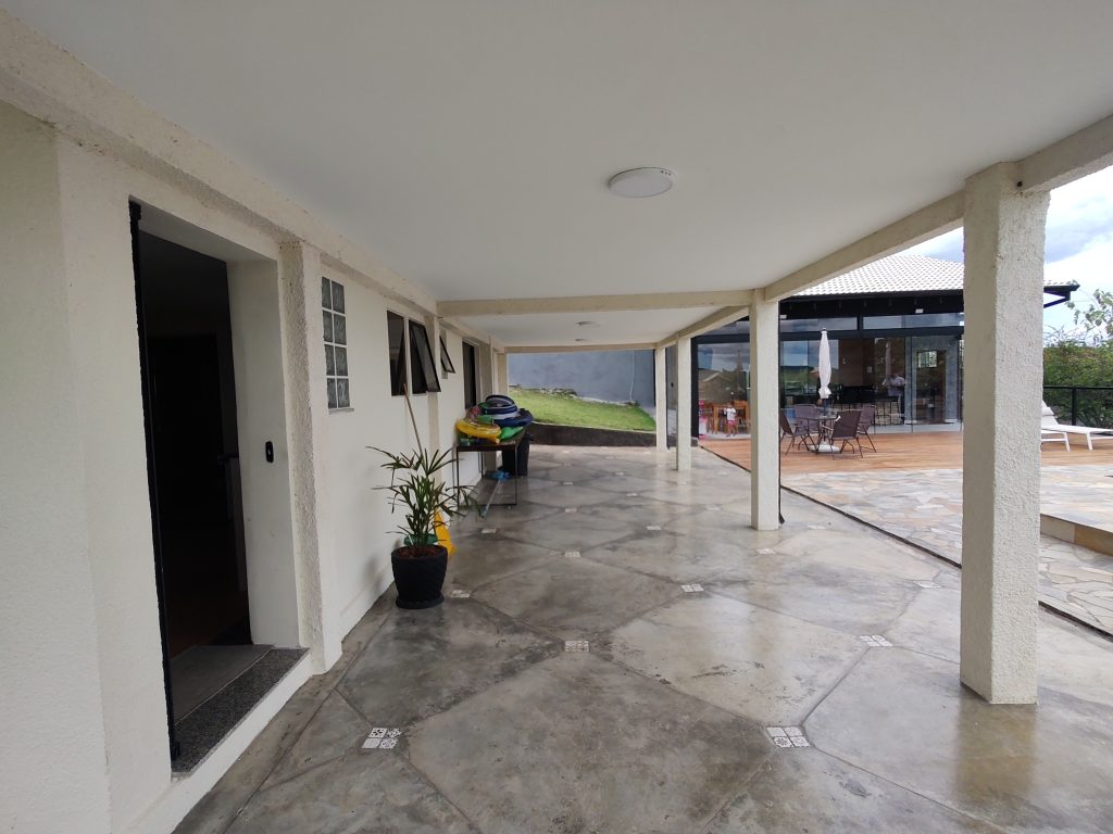 CHÁCARA EM BIRITIBA MIRIM COM ACABAMENTO FINO E BAIRRO NOBRE!!!