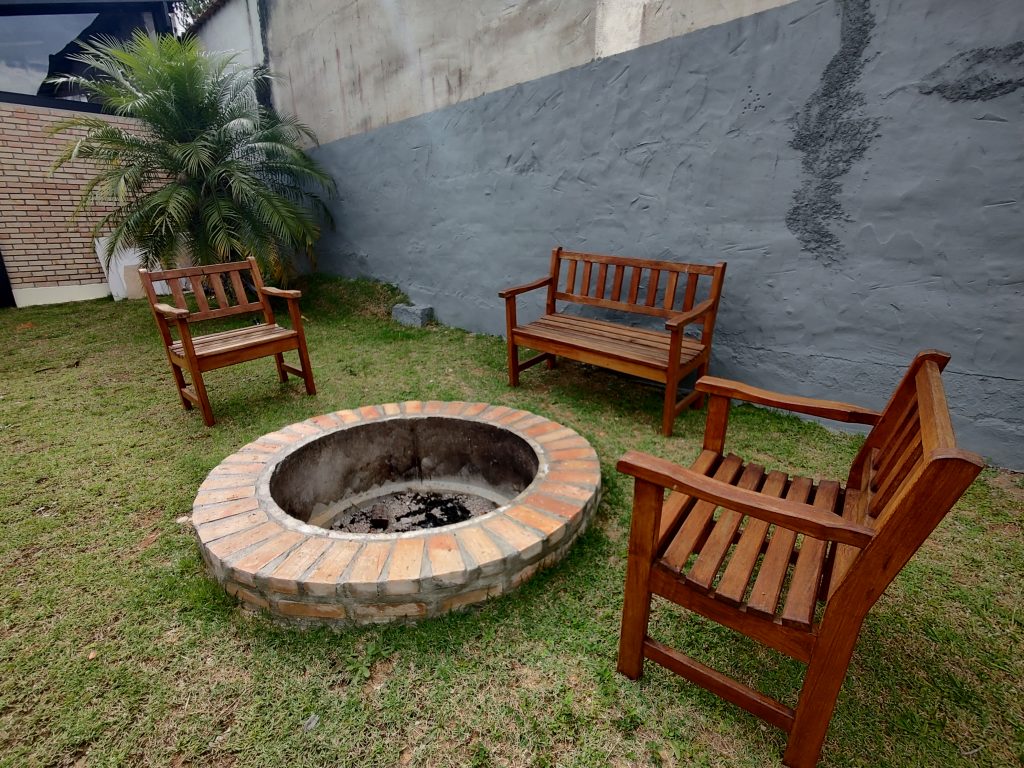 CHÁCARA EM BIRITIBA MIRIM COM ACABAMENTO FINO E BAIRRO NOBRE!!!