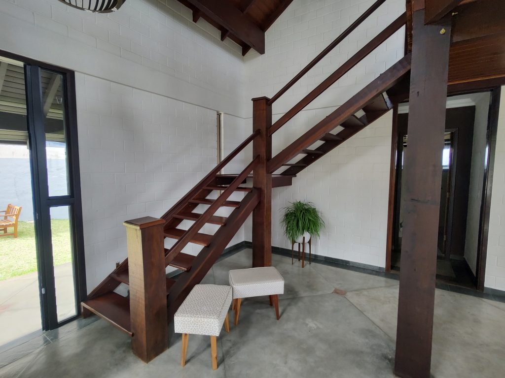 CHÁCARA EM BIRITIBA MIRIM COM ACABAMENTO FINO E BAIRRO NOBRE!!!