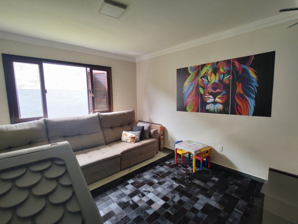 CHÁCARA EM BIRITIBA MIRIM COM ACABAMENTO FINO E BAIRRO NOBRE!!!