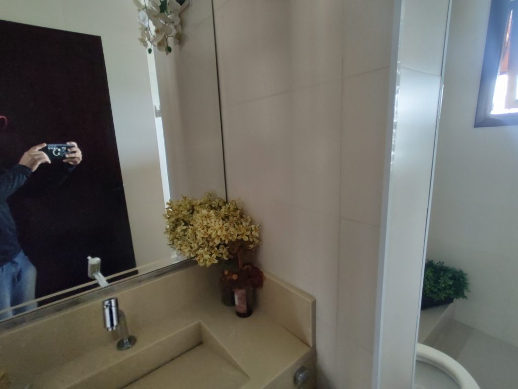 CHÁCARA EM BIRITIBA MIRIM COM ACABAMENTO FINO E BAIRRO NOBRE!!!